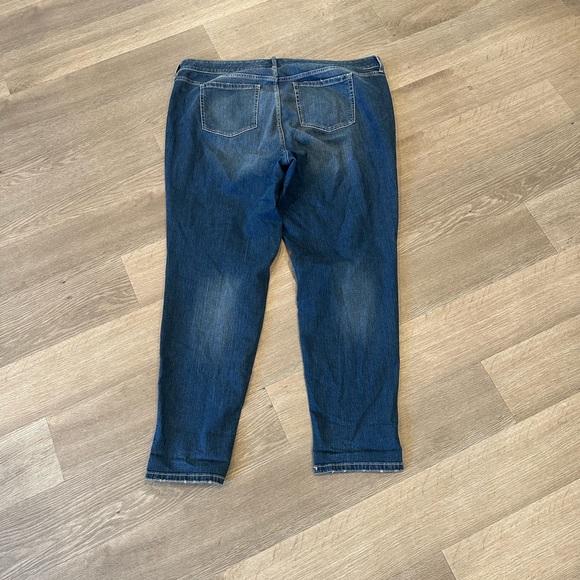 Torrid Boyfriend Mid Rise Stretch Jeans - Picture 9 of 9